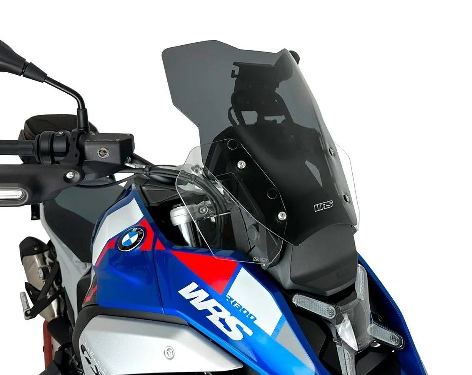 WRS touring windscherm in smoked tint for BMW R1300GS motorcycle, transparent, aerodynamic wind protection.