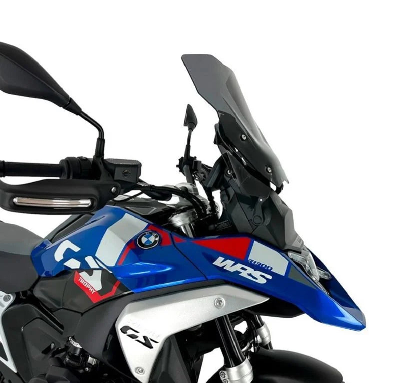 WRS touring windscherm for BMW R1300GS, transparent or smoked, mounted on motorcycle with clear view of the windscreen.