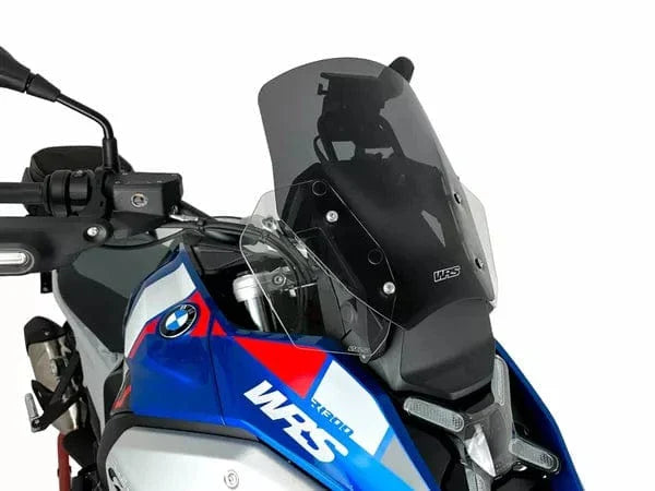 WRS standaard windscherm in dark smoked tint for Radar R1300 GS and Adventure motorcycles, mounted on bike.