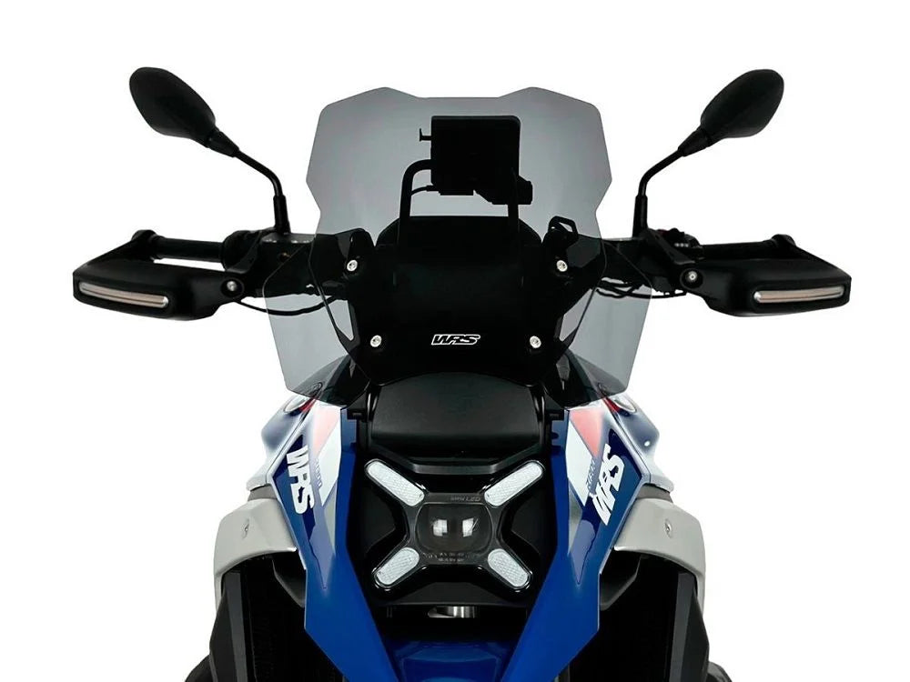 WRS Touring windscherm for BMW R1300GS, transparent or smoked, shown installed on motorcycle with aerodynamic design.