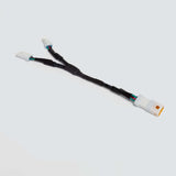 Weiser WeiserCAN B6 Y-splitter adapter cable connected to electronic devices, showing the black Kabelboom design and ports.