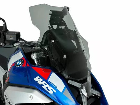 WRS Touring Plus windscherm for BMW R1300GS GSA, transparent or smoked, mounted on motorcycle with clear view of wind protection.