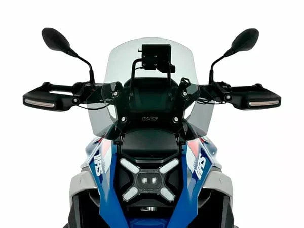 WRS standaard windscherm with dark smoked finish for Radar R1300 GS and Adventure motorcycles, providing wind protection.