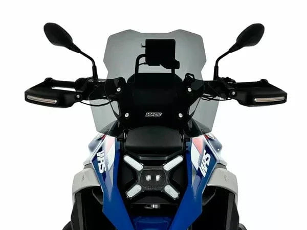 WRS standaard windscherm in dark smoked tint for Radar R1300 GS and Adventure motorcycle, providing wind protection.