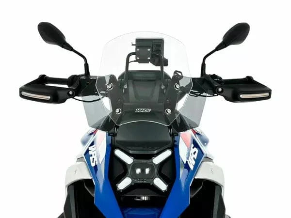 Dark smoked WRS windscherm with Radar R1300 GS and Adventure, designed for motorcycle protection and aerodynamic performance.