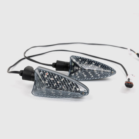 WeiserWeiserCAN EXT-CAN LED multifunction rear indicator with plug-and-play installation for vehicles, showing the indicator lights on the car's rear.