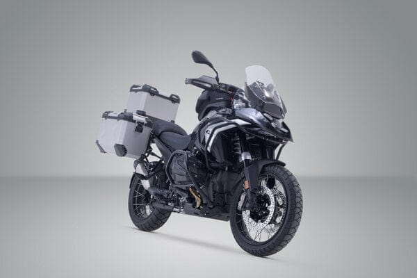 SW-Motech Trax Adventure kofferset for BMW R1300GS Adventure motorcycle, durable hard cases with secure latches.