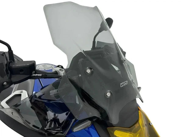 WRS Caponord Plus windscherm with radar for BMW R1300GS Adventure motorcycle, mounted on the bike with clear visibility of radar integration.