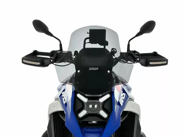 WRS Standaard Plus windscherm in transparent or smoked finish for BMW R1300GS motorcycle, mounted on handlebar.