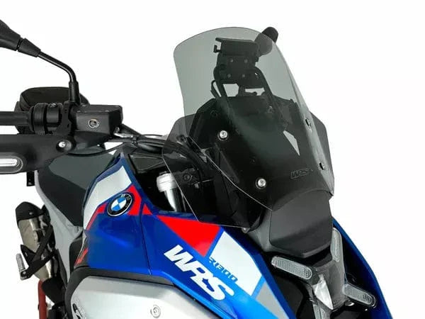 WRS standaard windscherm in dark smoked tint for Radar R1300 GS and Adventure motorcycles, providing wind protection.