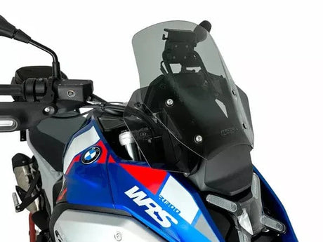 WRS standaard windscherm in dark smoked tint for Radar R1300 GS and Adventure motorcycles, providing wind protection.